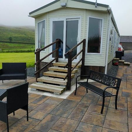 Slieve Croob Cosy Caravan Finnis Exteriör bild