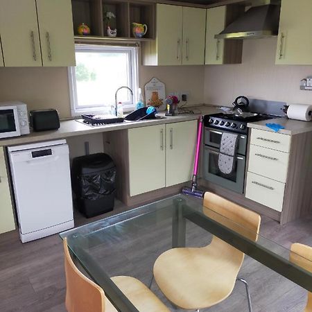 Slieve Croob Cosy Caravan Finnis Exteriör bild