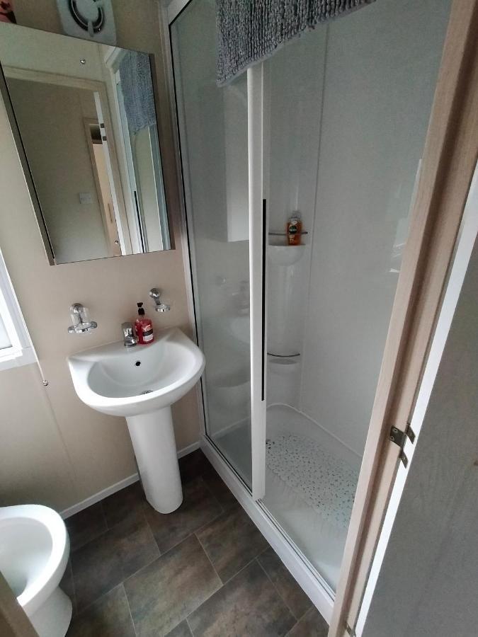 Slieve Croob Cosy Caravan Finnis Exteriör bild