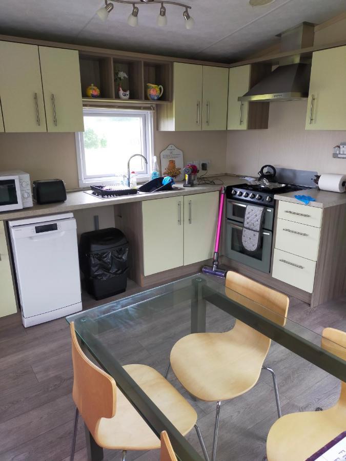 Slieve Croob Cosy Caravan Finnis Exteriör bild